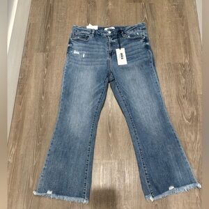 Mica 

Trendy Blue Cropped Flare Jeans with Frayed Hem